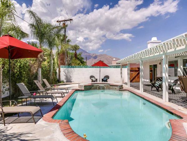 Palm Springs Home 984156