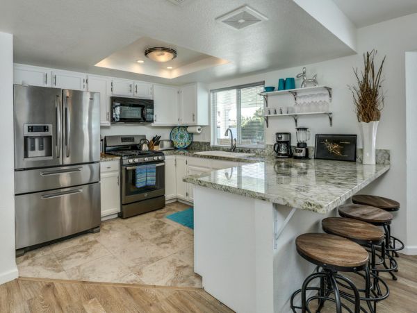 Palm Springs Home 984156