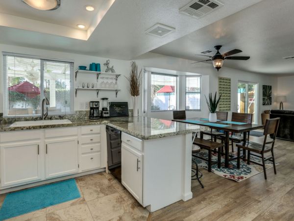 Palm Springs Home 984156