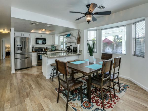 Palm Springs Home 984156