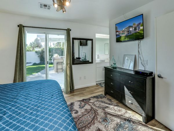 Palm Springs Home 984156