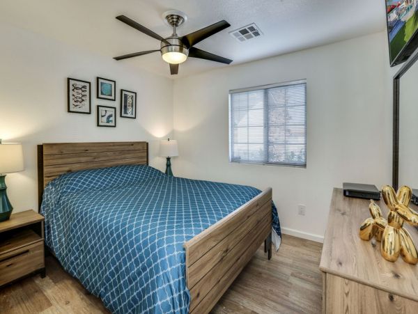 Palm Springs Home 984156