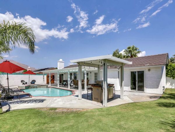 Palm Springs Home 984156