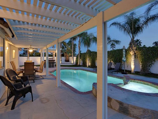 Palm Springs Home 984156