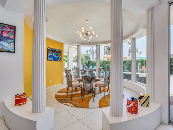 Palm Springs Home 984157