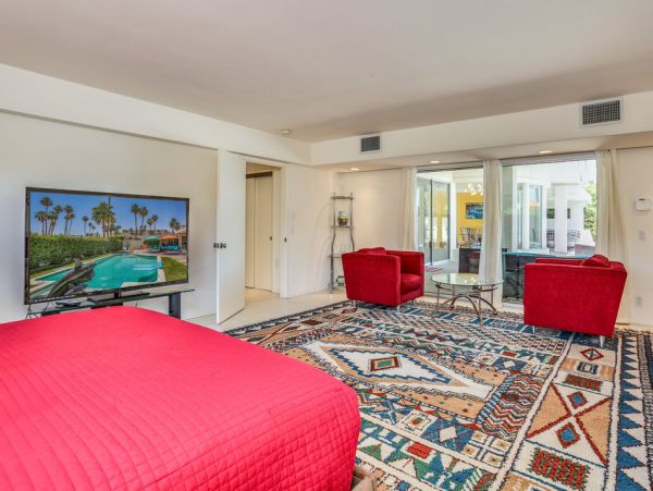 Palm Springs Home 984157