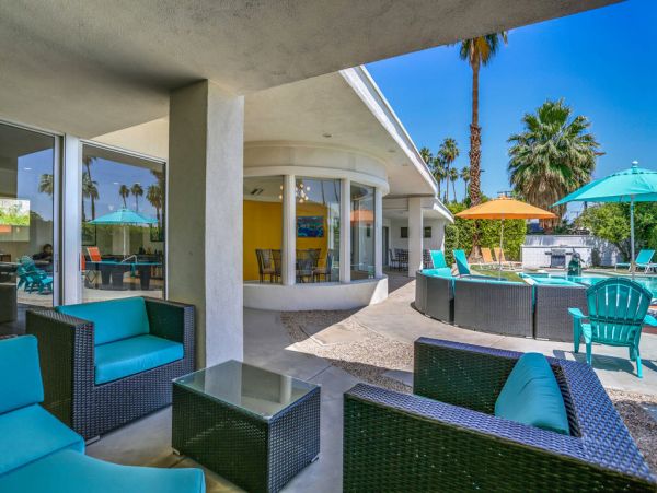 Palm Springs Home 984157