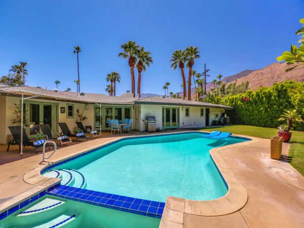 Palm Springs Home 984158