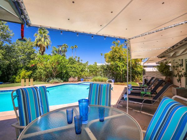 Palm Springs Home 984158