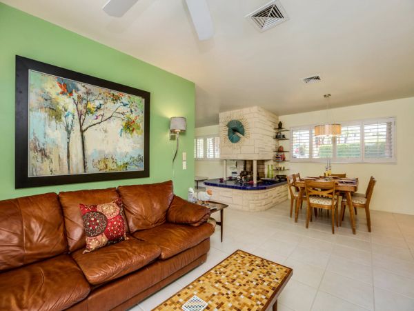 Palm Springs Home 984158