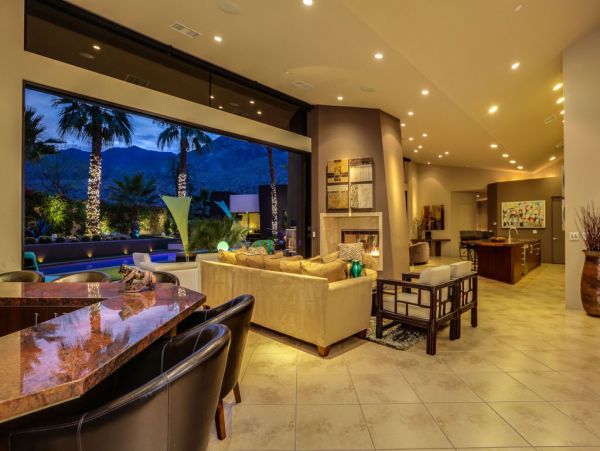 Palm Springs Home 984161