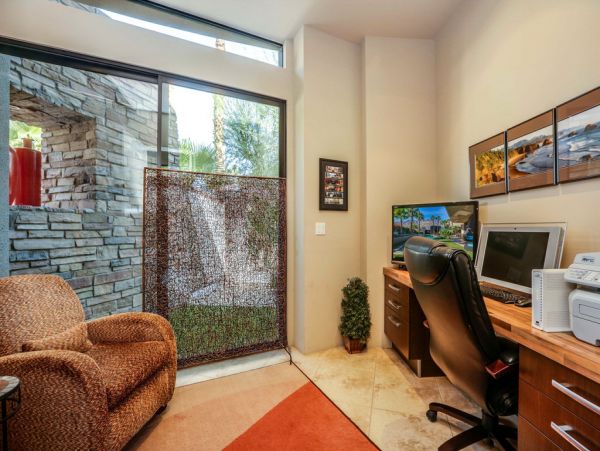 Palm Springs Home 984161
