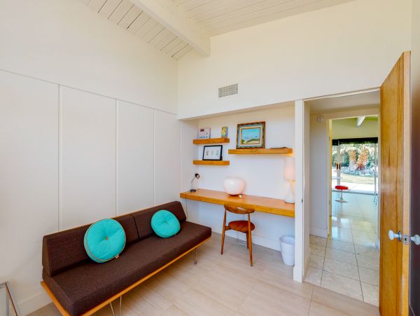 Palm Springs Home 984162