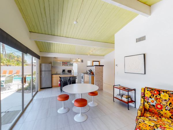 Palm Springs Home 984162