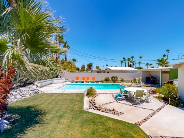 Palm Springs Home 984162