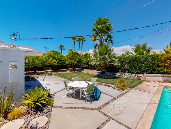 Palm Springs Home 984162