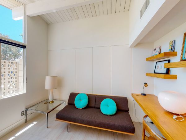 Palm Springs Home 984162