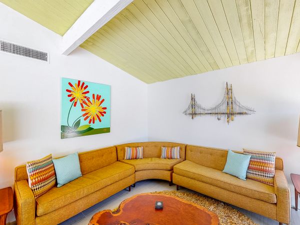 Palm Springs Home 984162
