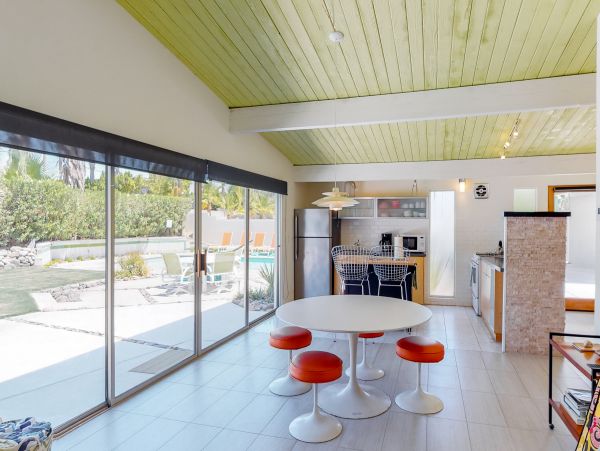Palm Springs Home 984162