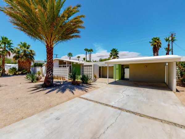 Palm Springs Home 984162