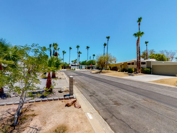 Palm Springs Home 984162