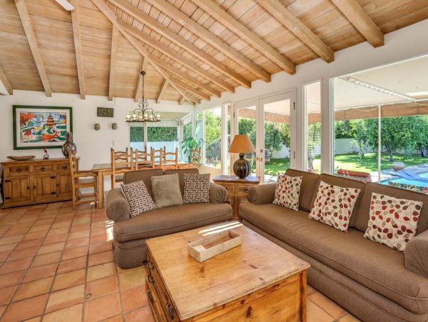 Palm Springs Home 984163