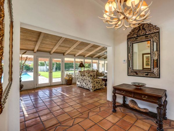 Palm Springs Home 984163