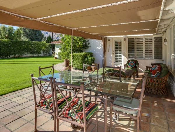 Palm Springs Home 984163