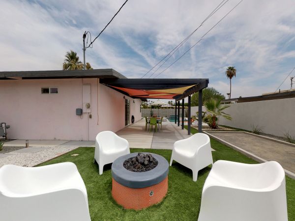 Palm Springs Home 984165