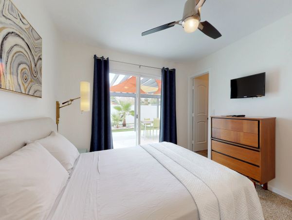 Palm Springs Home 984165