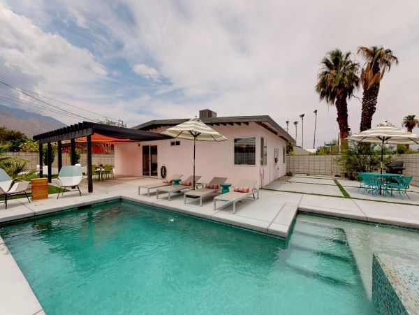 Palm Springs Home 984165