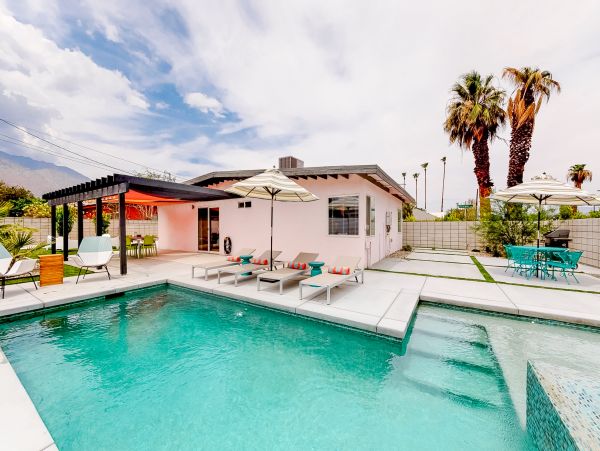 Palm Springs Home 984165