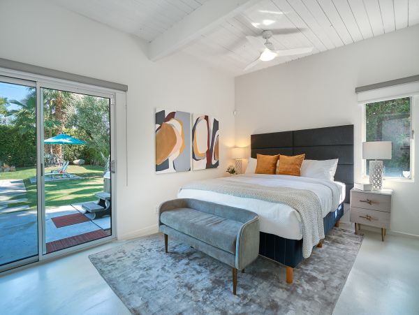 Palm Springs Home 984166