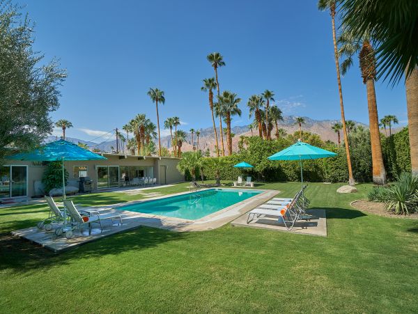 Palm Springs Home 984166