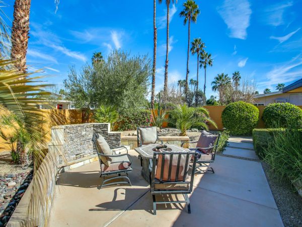 Palm Springs Home 984168