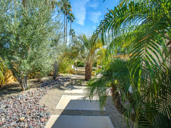 Palm Springs Home 984168