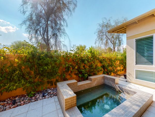 Palm Springs Home 984169