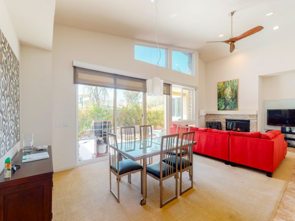 Palm Springs Home 984169