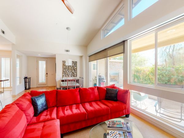 Palm Springs Home 984169
