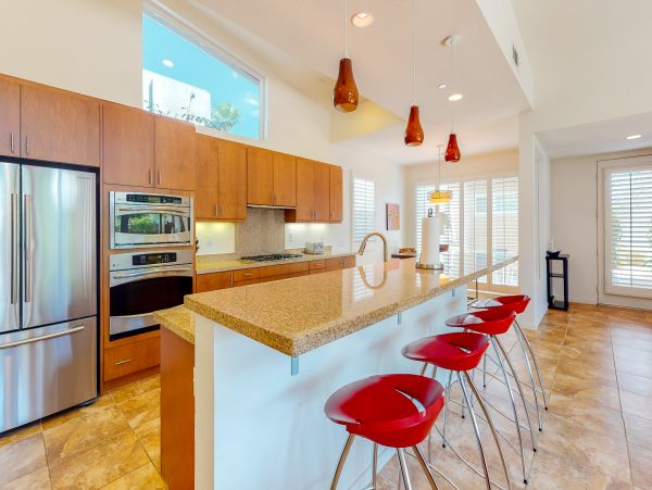 Palm Springs Home 984169