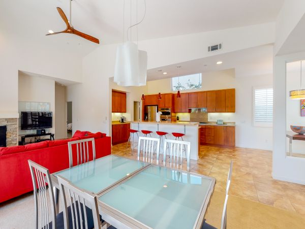 Palm Springs Home 984169