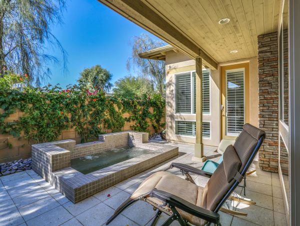 Palm Springs Home 984169
