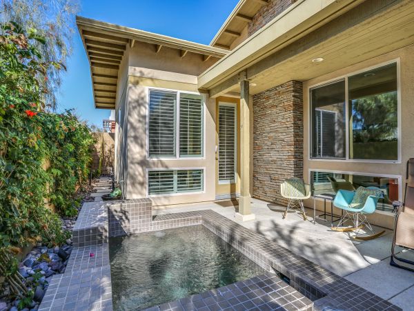 Palm Springs Home 984169