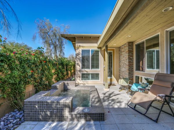Palm Springs Home 984169