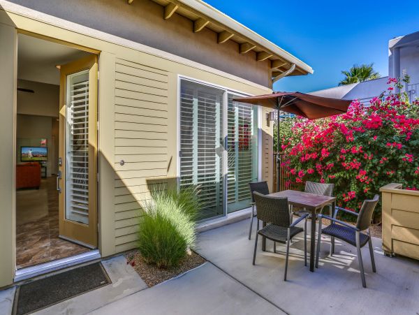 Palm Springs Home 984169