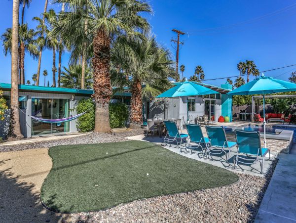 Palm Springs Home 984171