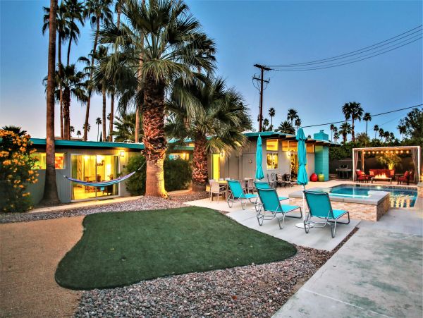 Palm Springs Home 984171