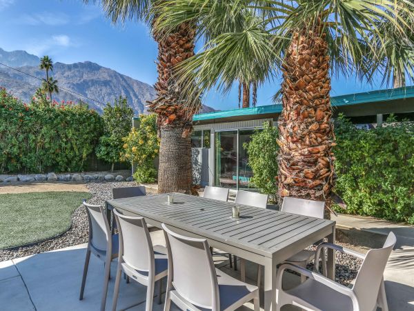Palm Springs Home 984171