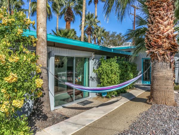 Palm Springs Home 984171