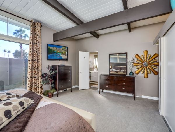Palm Springs Home 984171